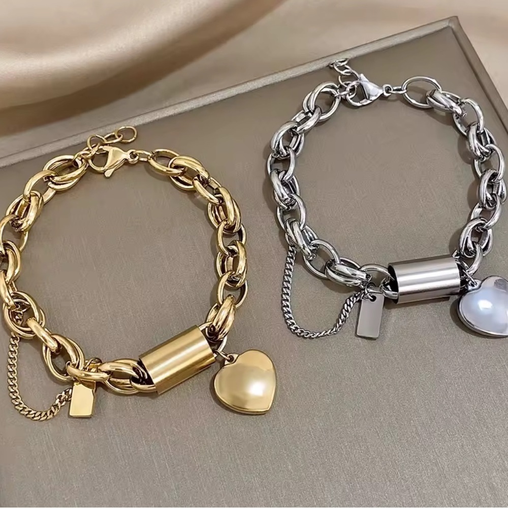Elegant Heart Charm Thick Chain Bracelet - Picture 2 of 4